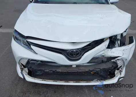 2018 Toyota Camry Le z USA, uszkodzony, nr VIN 4T1B11HK5JU015844